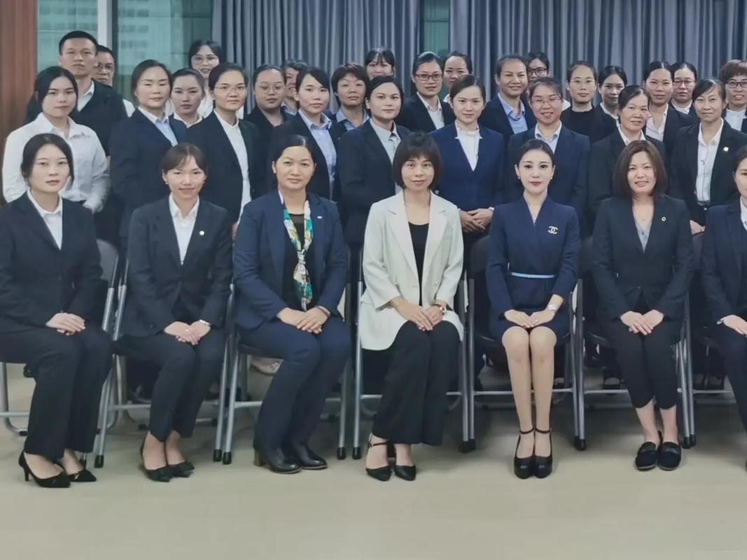 保險行業(yè)《商務(wù)禮儀》培訓(xùn) 從產(chǎn)品到服務(wù)，從服務(wù)到禮儀服務(wù)的演進(jìn)路徑